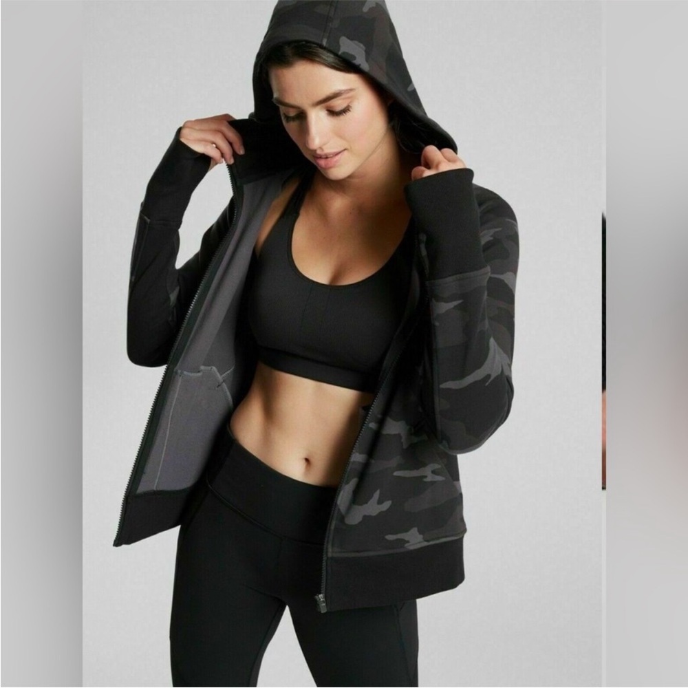 Athleta Triumph Printed Hoodie Zipup Sweatshirt Women’s Small Black Gray Camo